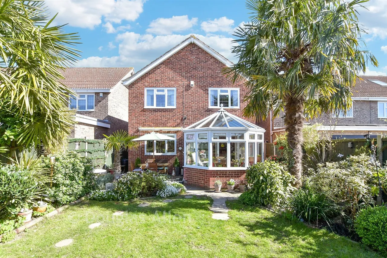 Ilfracombe Crescent, Hornchurch, RM12, photo 9