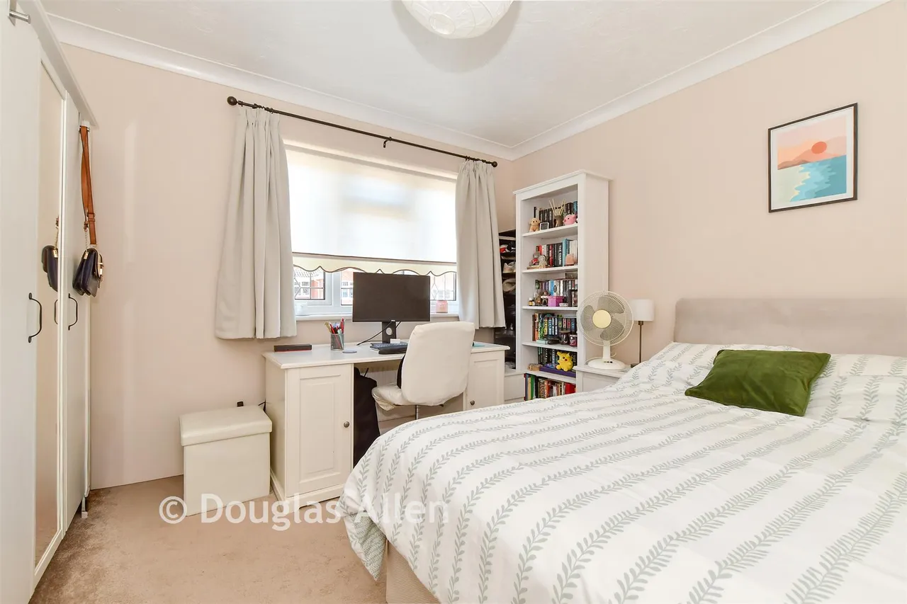 Ilfracombe Crescent, Hornchurch, RM12, photo 8