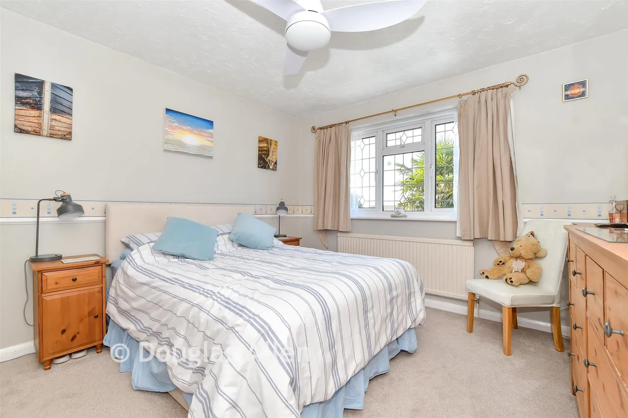 Ilfracombe Crescent, Hornchurch, RM12, photo 7