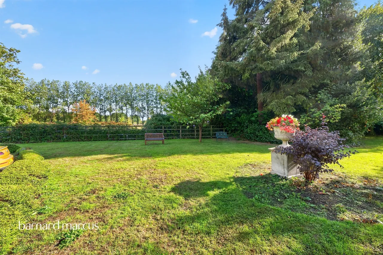 Babylon Lane, Lower Kingswood, Tadworth, photo 4