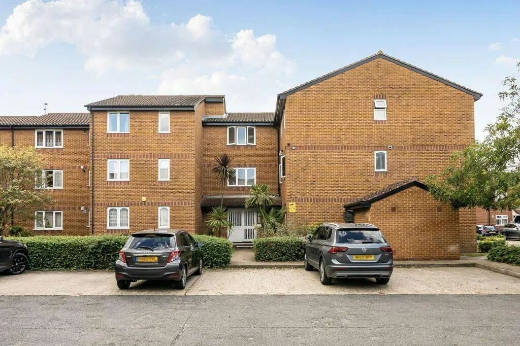 2 bed flat for sale, John Silkin Lane, London, SE8