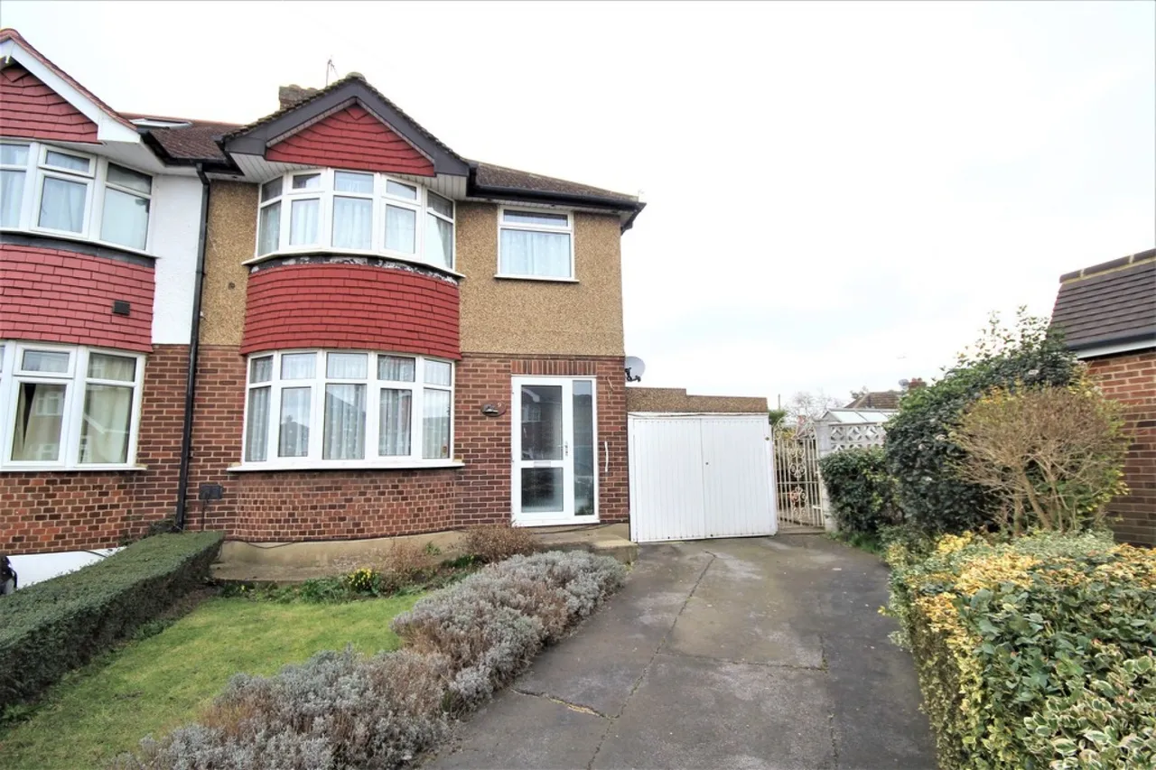 3 bed house for sale, Stanwell Gardens, Stanwell