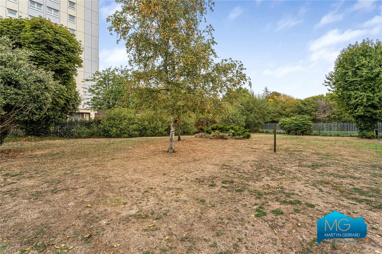 Mahon Close, Enfield, EN1, photo 13