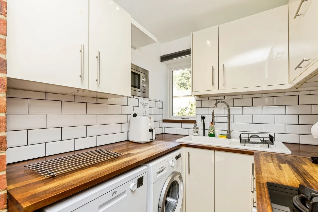 Brooklands Road, Crawley, RH11, photo 4