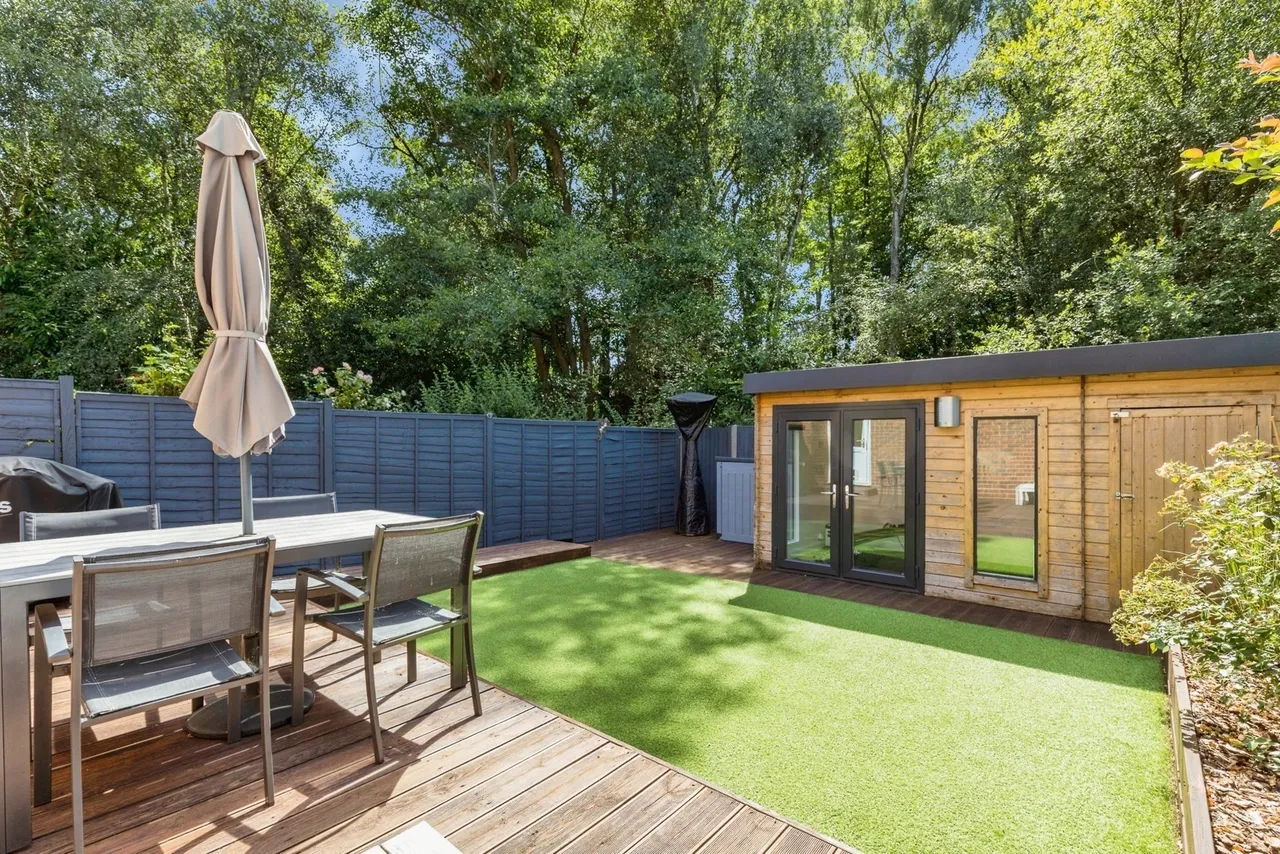 2 bed house for sale, Brooklands Road, Crawley, RH11