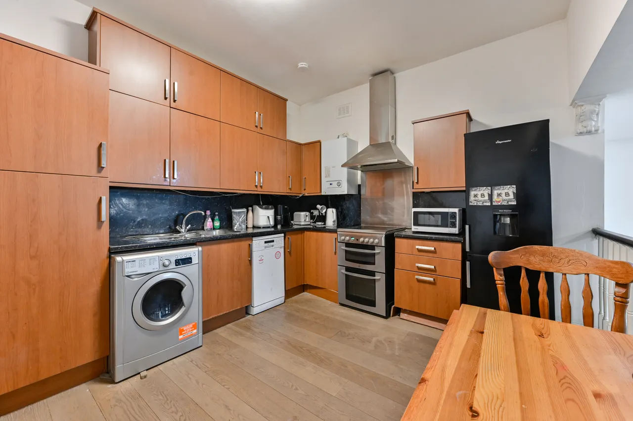 4 Slievemore Close, London, photo 4
