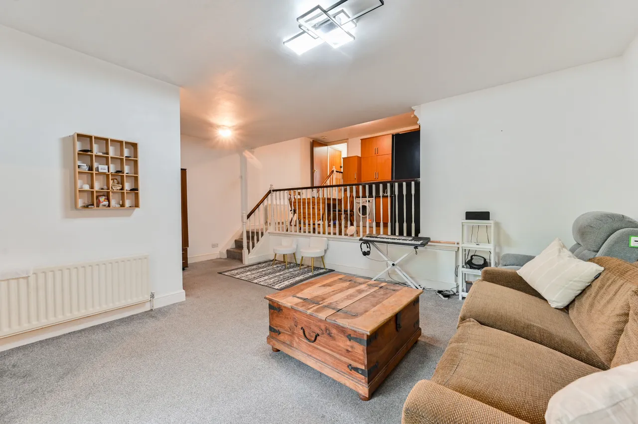 4 Slievemore Close, London, photo 2