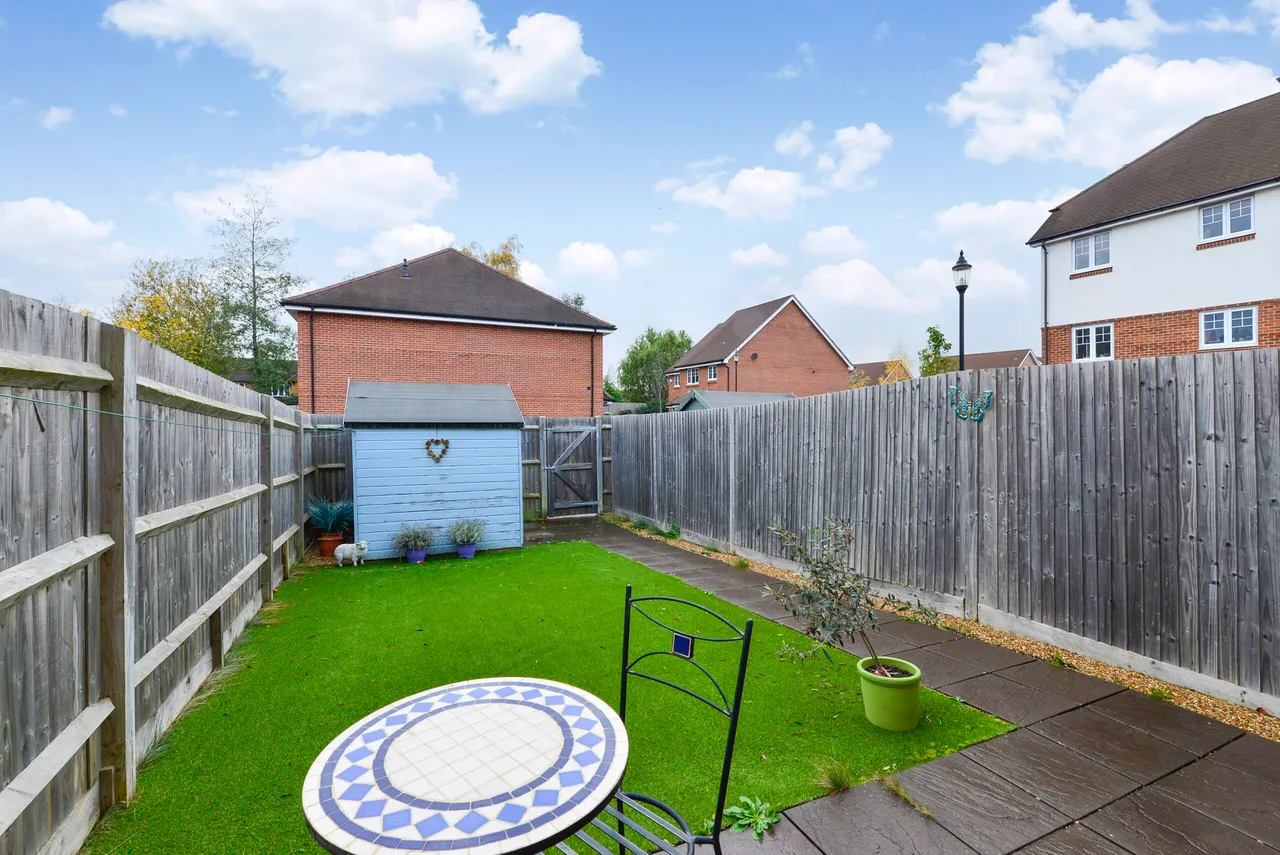 Alderbank Drive, Godalming, GU7, photo 13