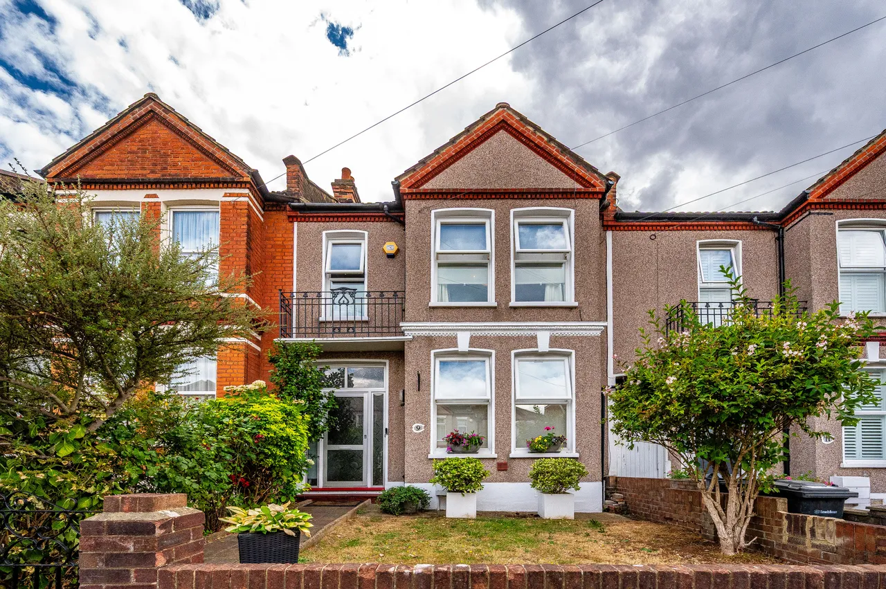 3 bed house for sale — 9 Merchiston Road, London