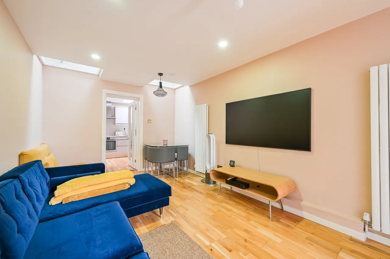 6 St Frideswides Mews, London, photo 6
