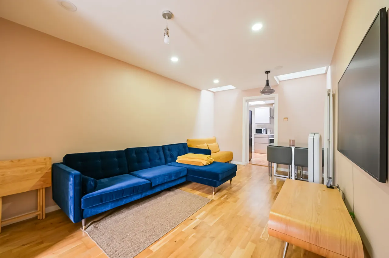 6 St Frideswides Mews, London, photo 2