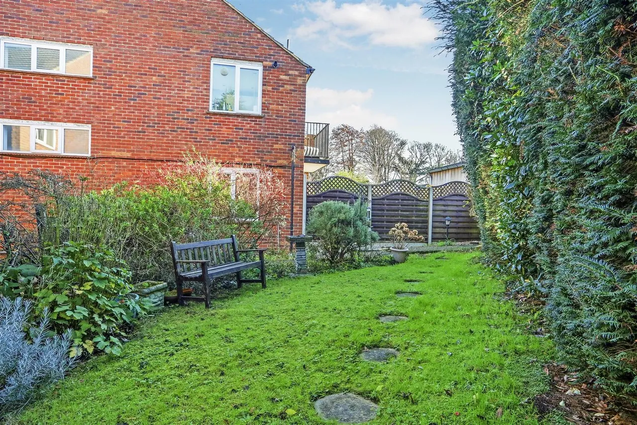 Garratts Lane, Banstead, SM7 2EH, photo 15