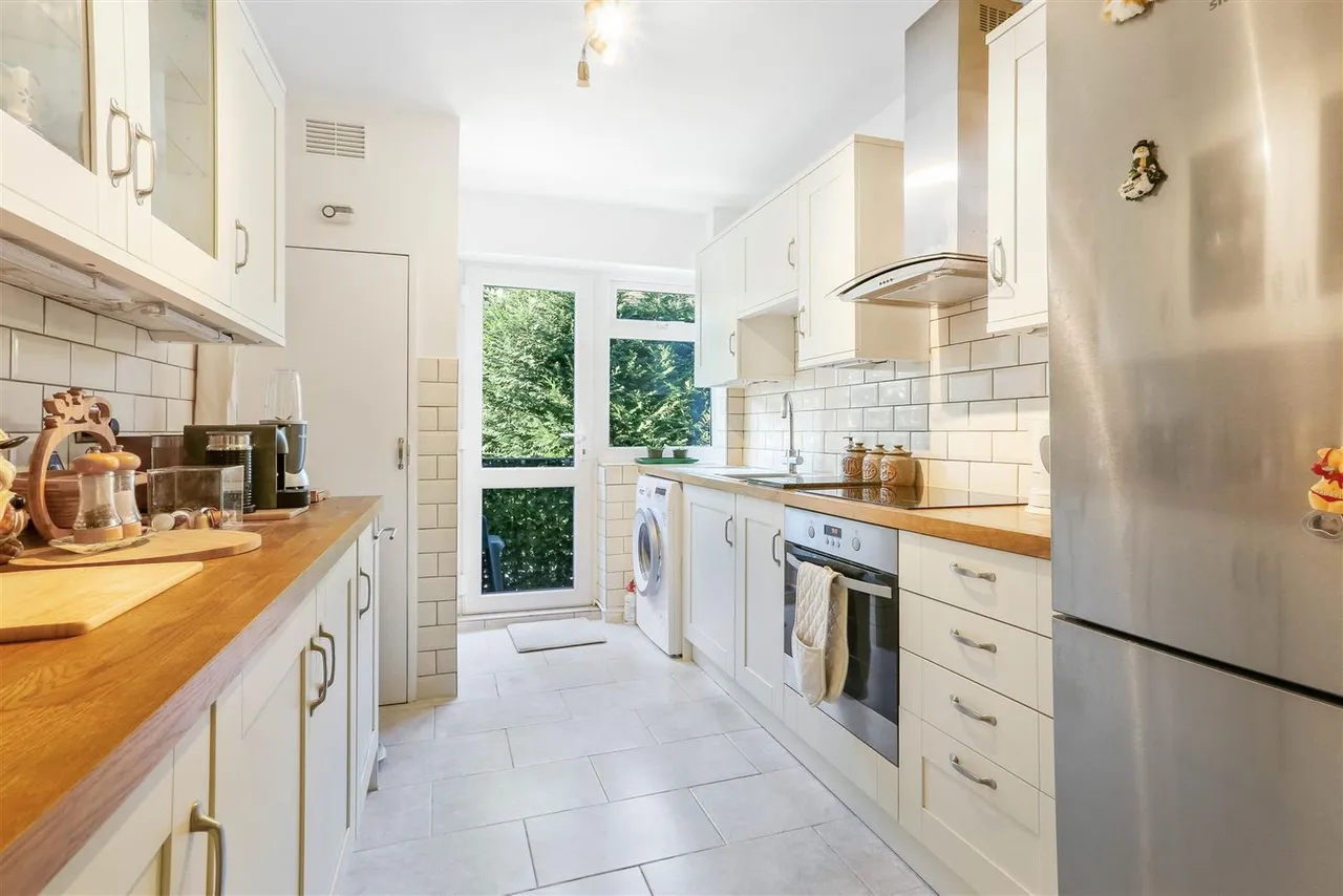 Garratts Lane, Banstead, SM7 2EH, photo 6