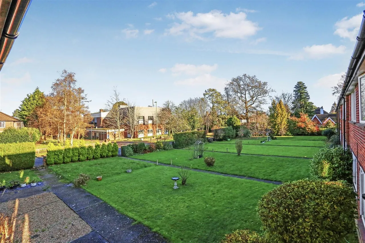 Garratts Lane, Banstead, SM7 2EH, photo 17