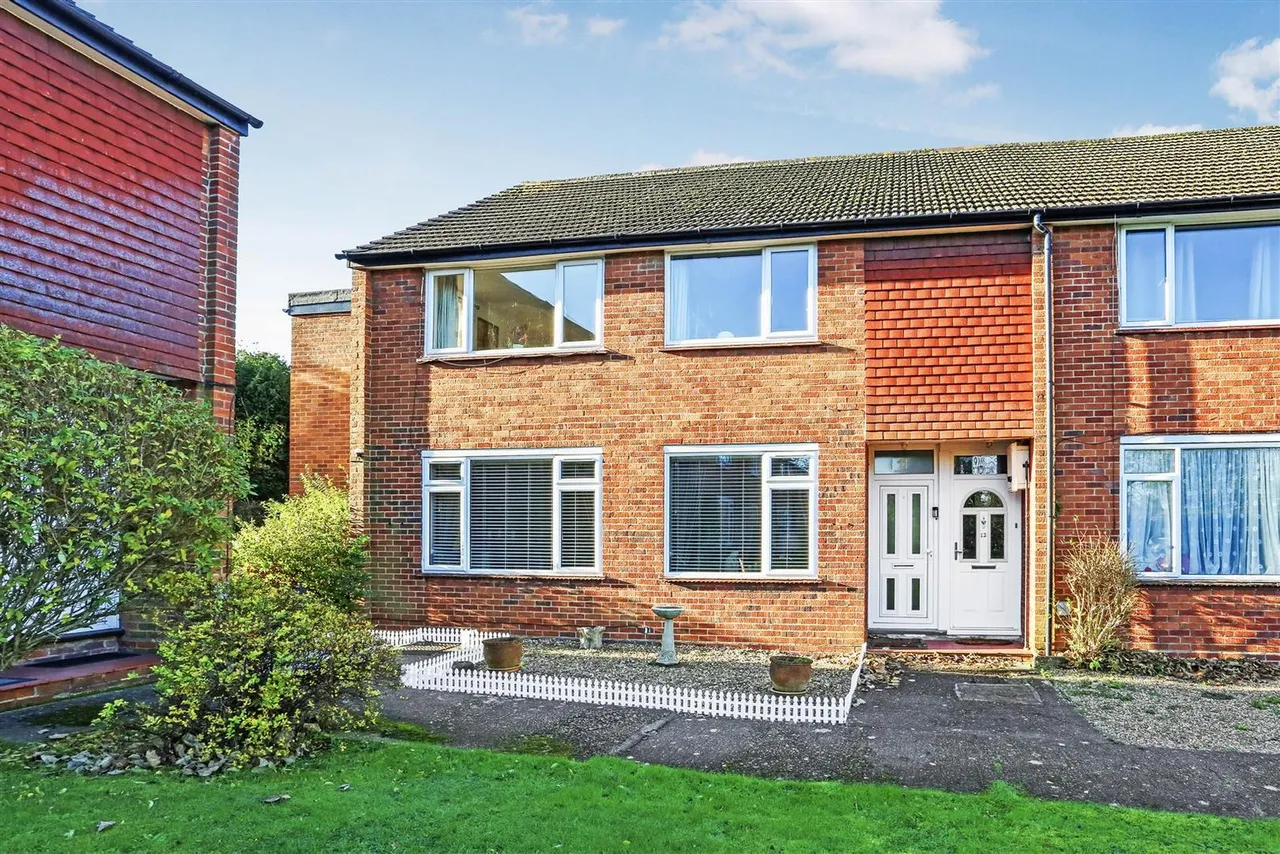 3 bed flat for sale — Garratts Lane, Banstead, SM7 2EH