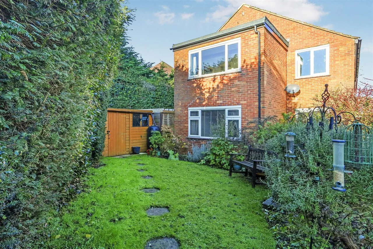 Garratts Lane, Banstead, SM7 2EH, photo 16