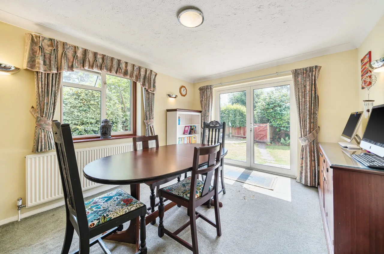 Ullswater Road, Lightwater, Surrey, GU18 5TB, photo 5