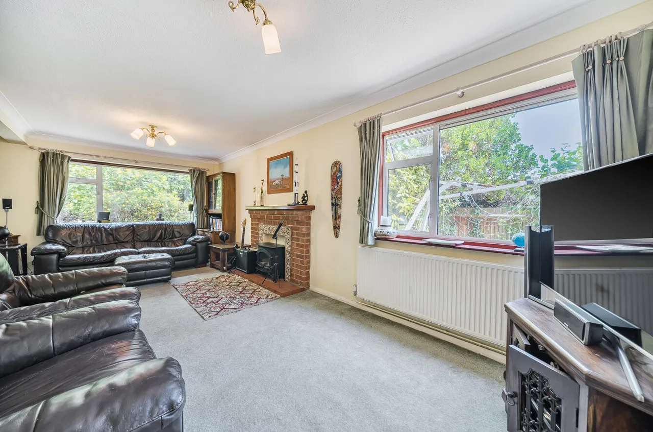Ullswater Road, Lightwater, Surrey, GU18 5TB, photo 4