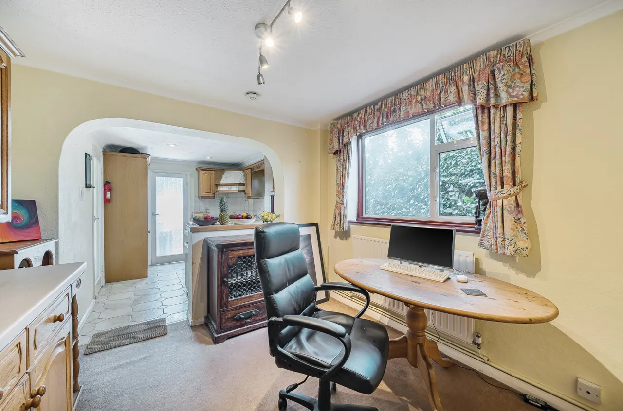 Ullswater Road, Lightwater, Surrey, GU18 5TB, photo 8
