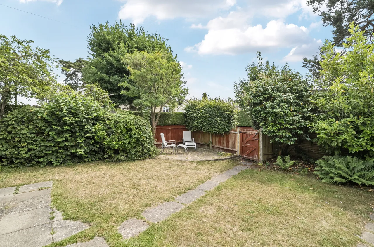 Ullswater Road, Lightwater, Surrey, GU18 5TB, photo 13