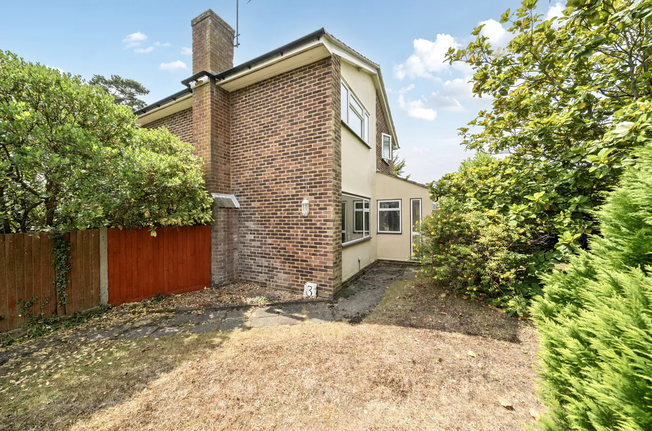 Ullswater Road, Lightwater, Surrey, GU18 5TB, photo 14