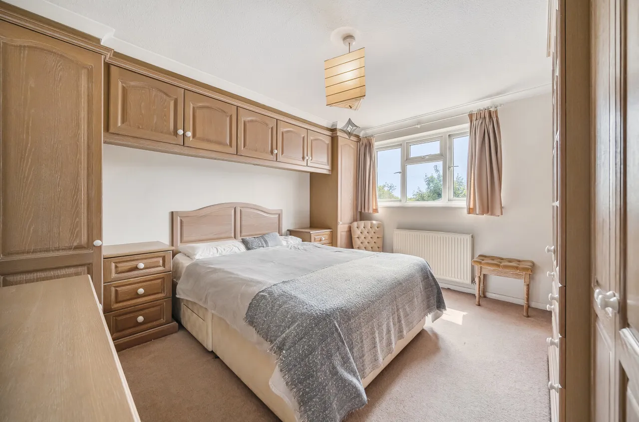 Ullswater Road, Lightwater, Surrey, GU18 5TB, photo 9