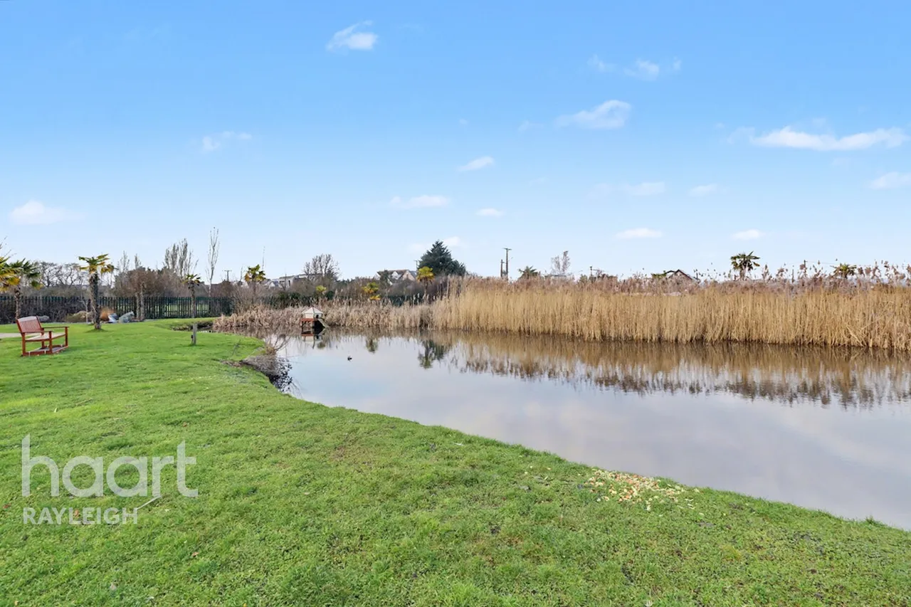Kingsmans Farm Road, Hockley, SS5, photo 20