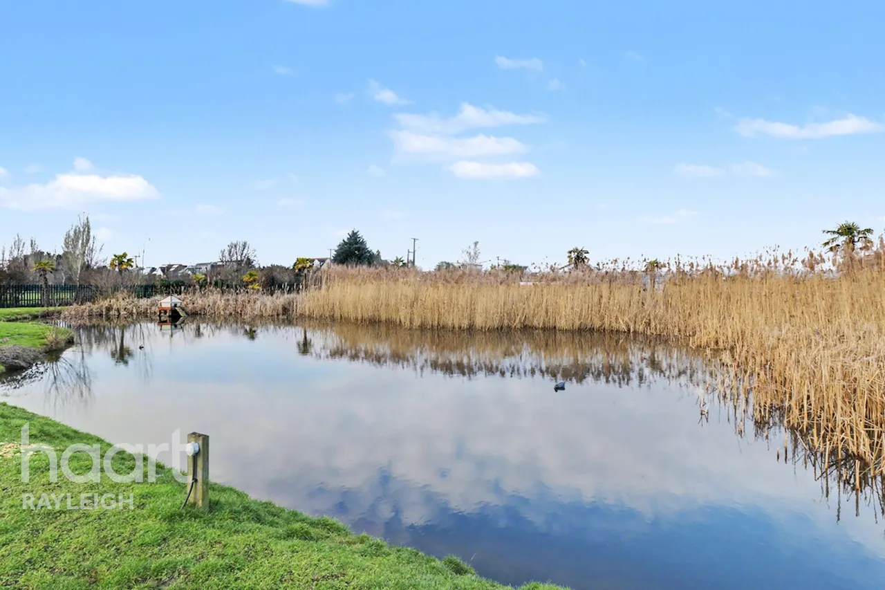 Kingsmans Farm Road, Hockley, SS5, photo 21