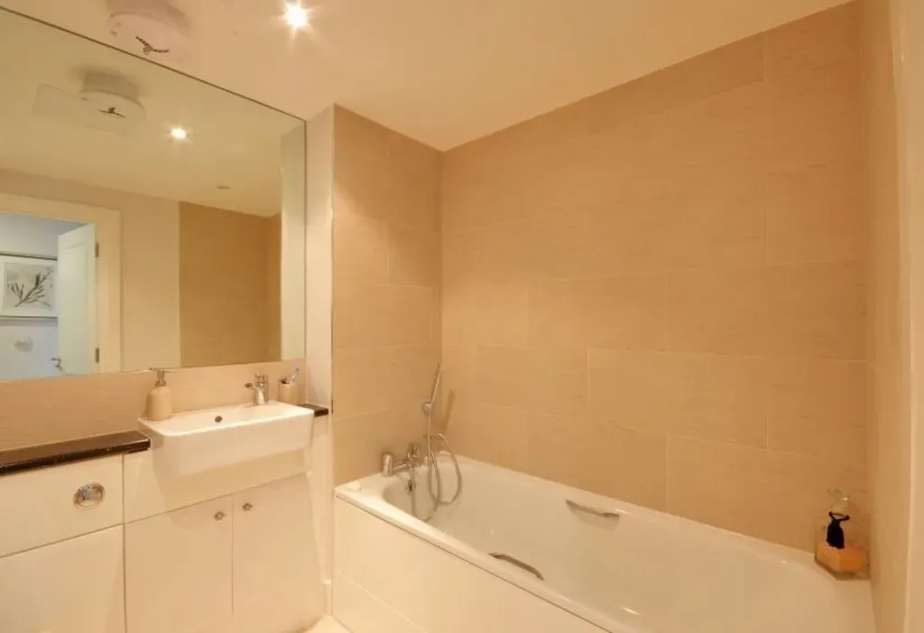 Reservoir Road, Ruislip, HA4, photo 7