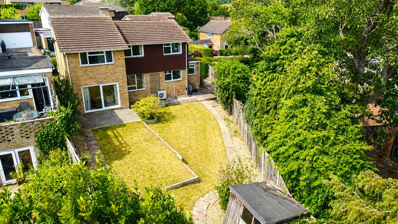 Balmoral Close, Alton, GU34, photo 9