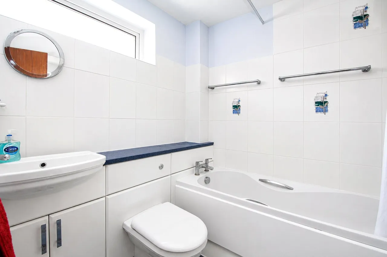 Balmoral Close, Alton, GU34, photo 7