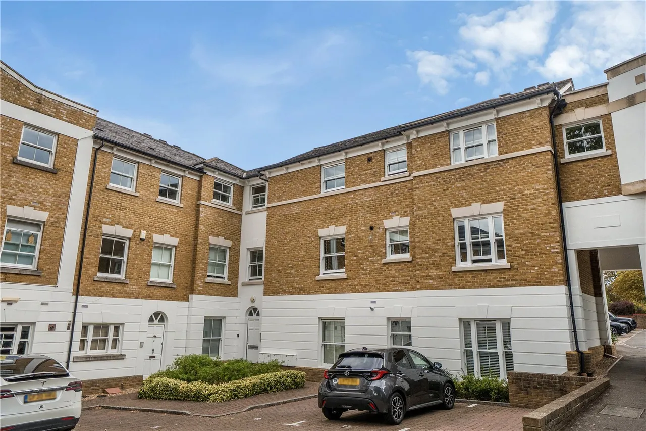 3 bed flat for sale — Cedars Close, London, SE13