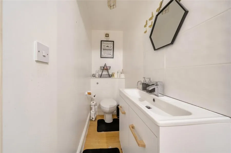 Telford Drive, Slough, SL1, photo 12