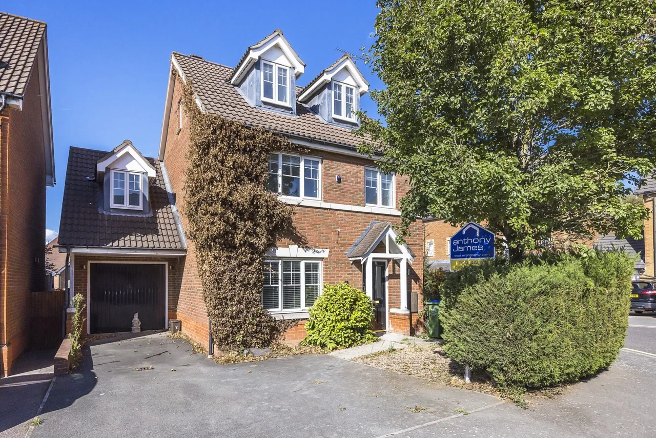 4 bed house for sale — Melrose Avenue, Dartford