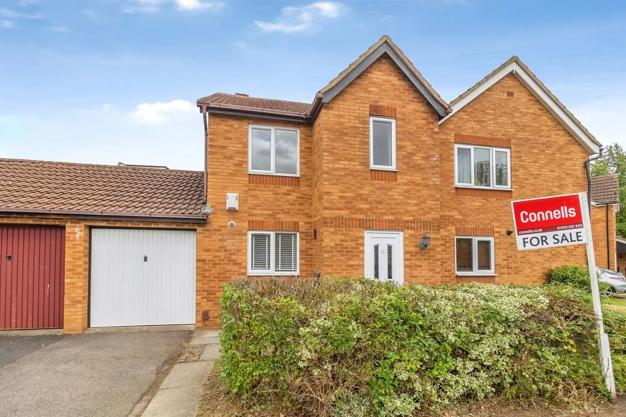 3 bed house for sale — Isaacson Drive, Wavendon Gate, Milton Keynes