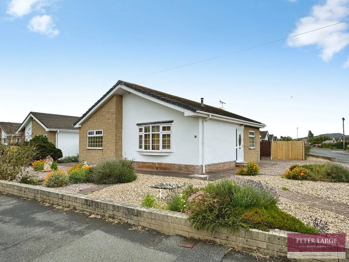3 bed house for sale — Graham Drive, Rhyl, Denbighshire, LL18 3RS