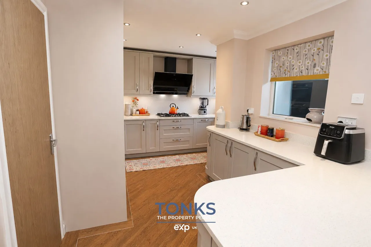 Buckingham Road, Rowley Regis, B65, photo 5