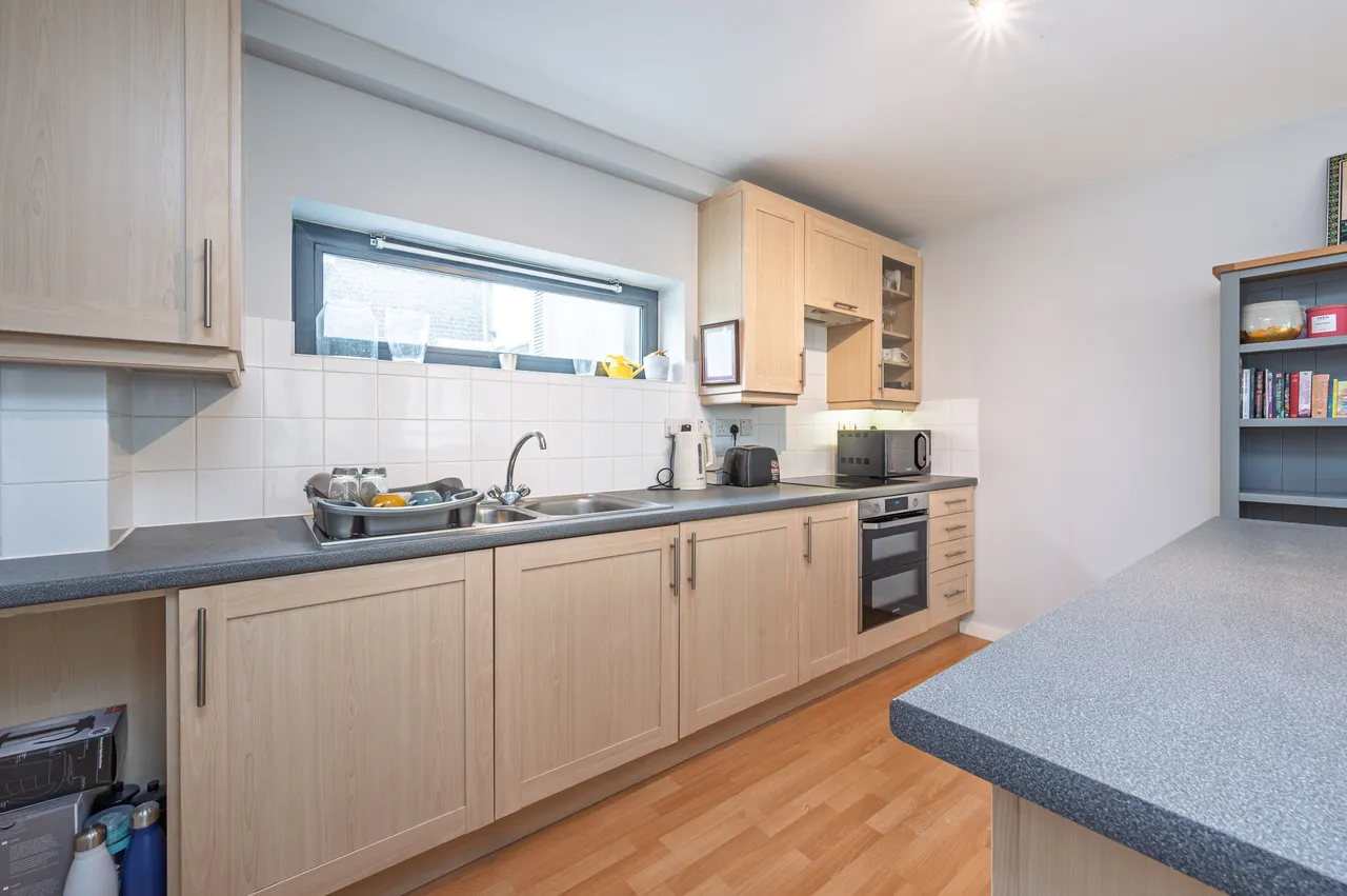 Flat 5, 275 Kilburn High Road, London, photo 4
