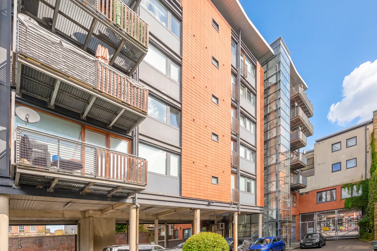 2 bed flat for sale — Flat 5, 275 Kilburn High Road, London