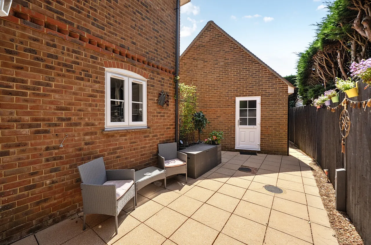 The Green, Frimley Green, Camberley, Surrey, GU16 6HF, photo 8