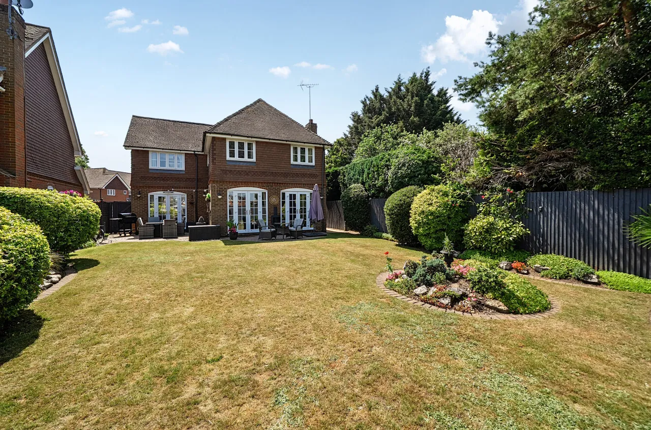 The Green, Frimley Green, Camberley, Surrey, GU16 6HF, photo 2