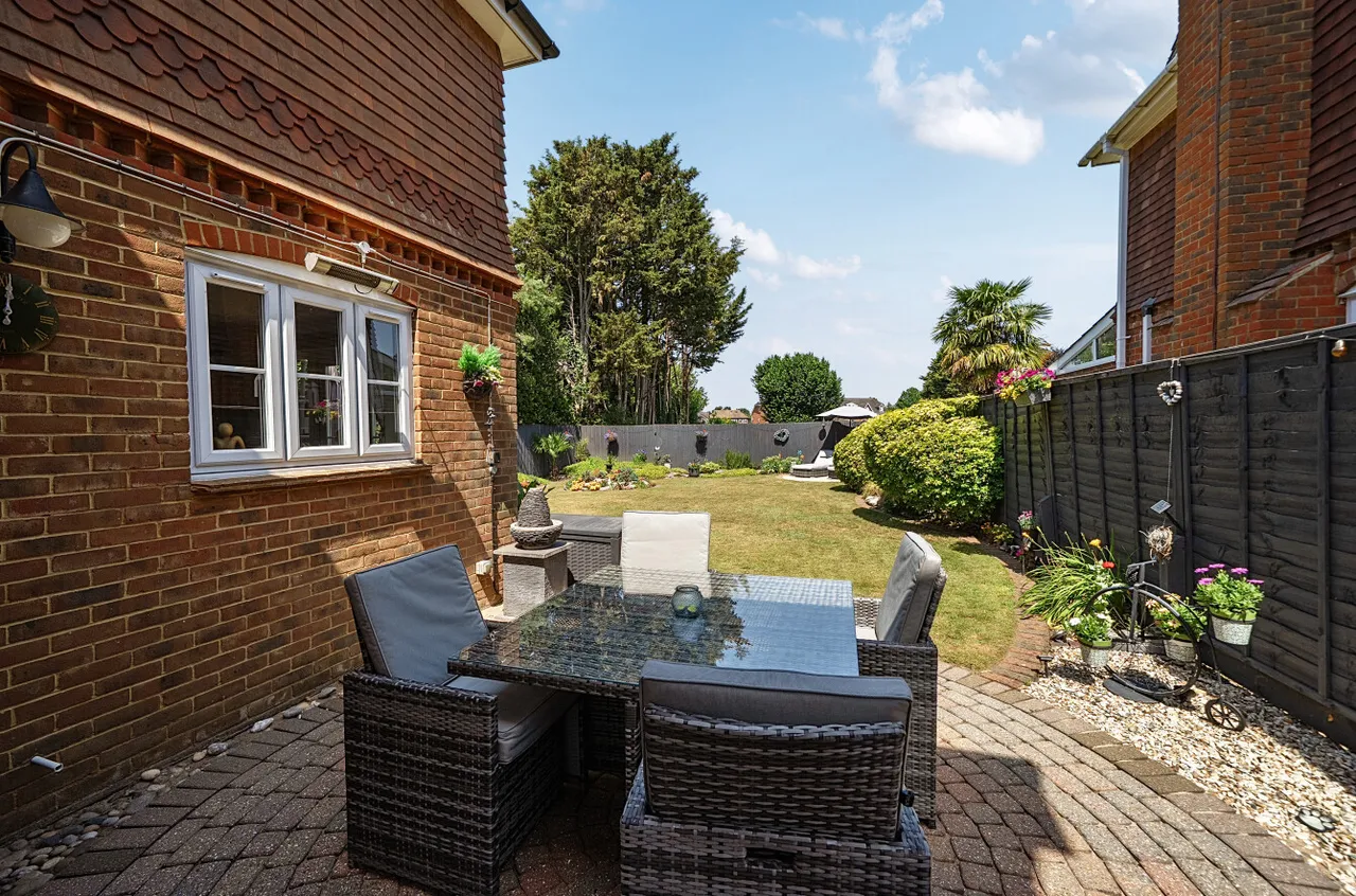 The Green, Frimley Green, Camberley, Surrey, GU16 6HF, photo 6