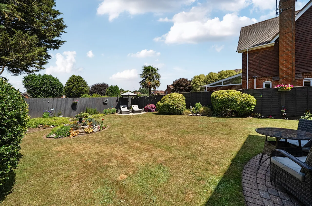 The Green, Frimley Green, Camberley, Surrey, GU16 6HF, photo 7