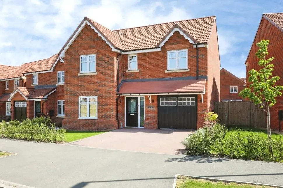 4 bed house for sale, Butterfly Way, New Rossington, DN11
