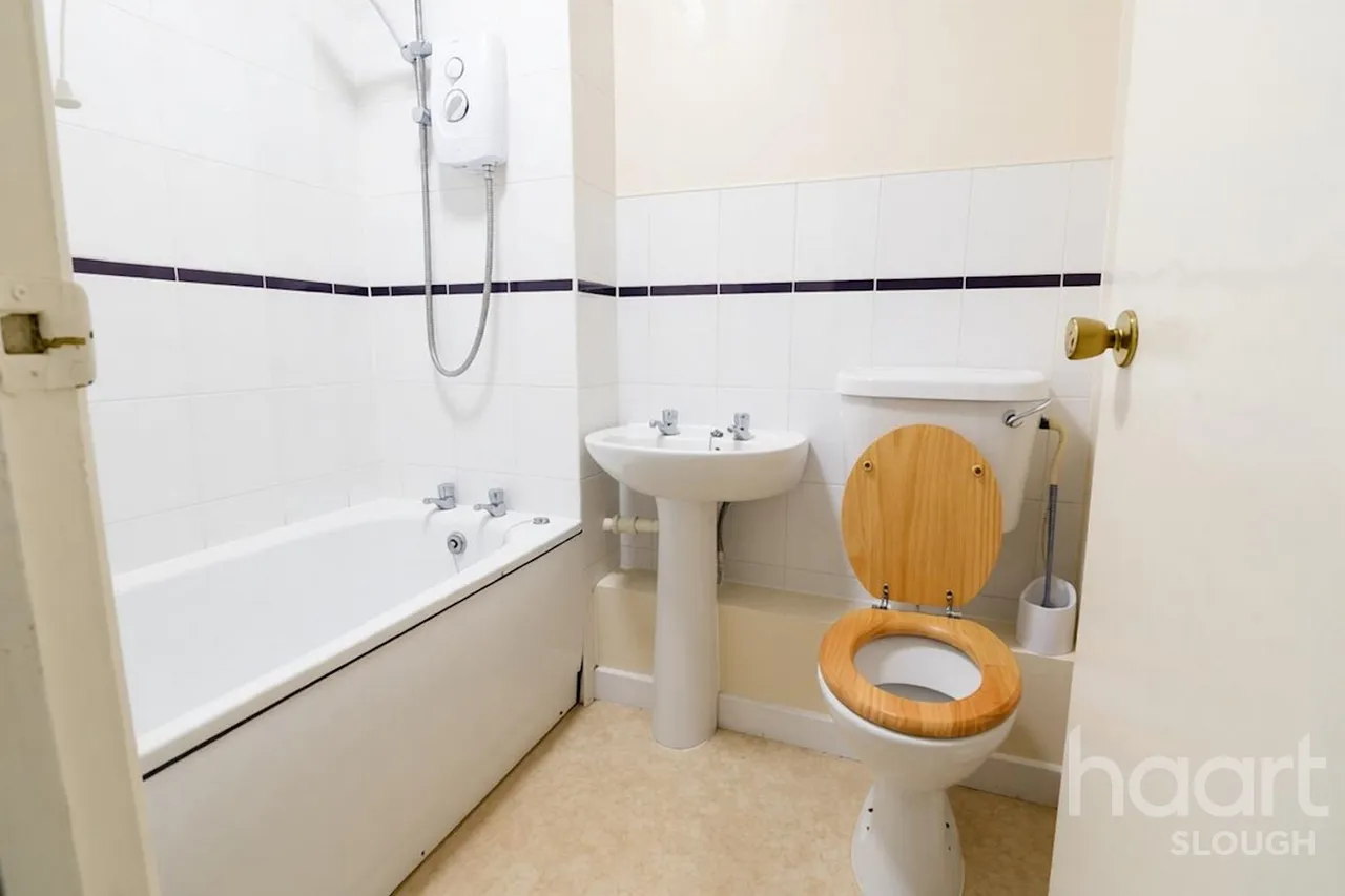 Stephenson Court, Slough, SL1, photo 3