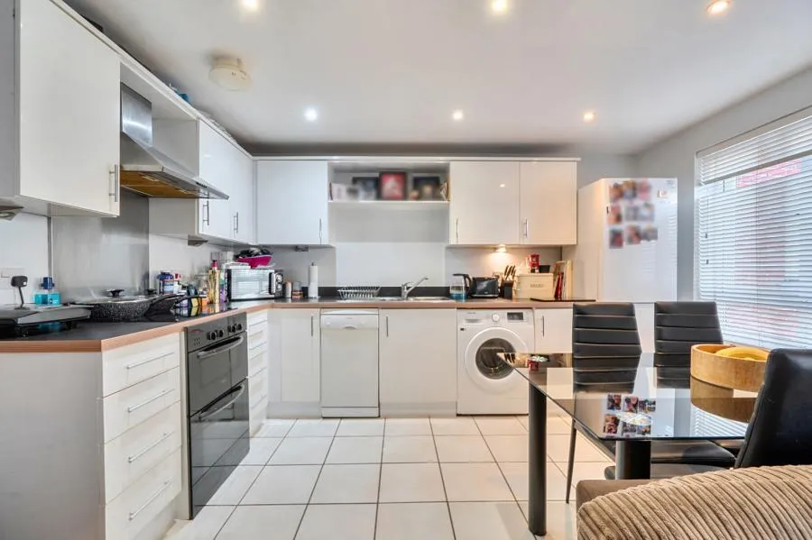Tadros Court, High Wycombe, HP13, photo 6
