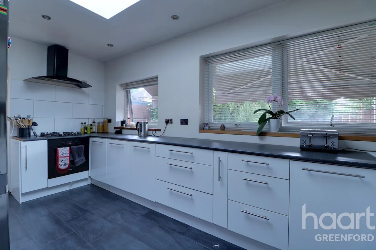 Perivale, UB6, photo 4