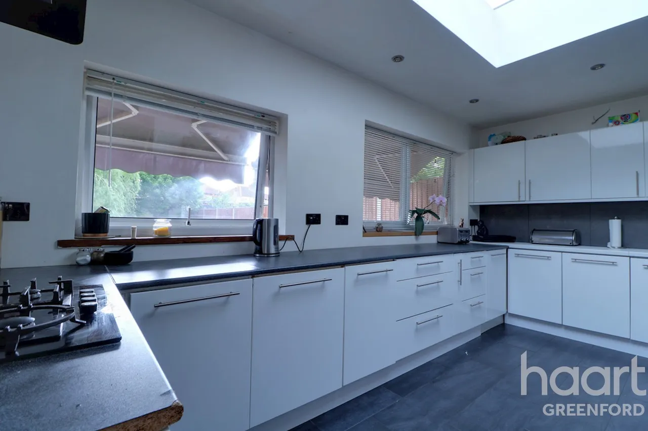 Perivale, UB6, photo 9