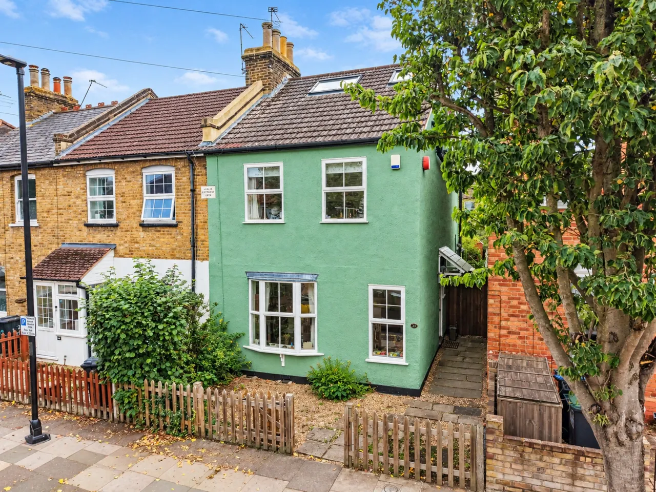 4 bed property for sale, Halifax Road, Enfield