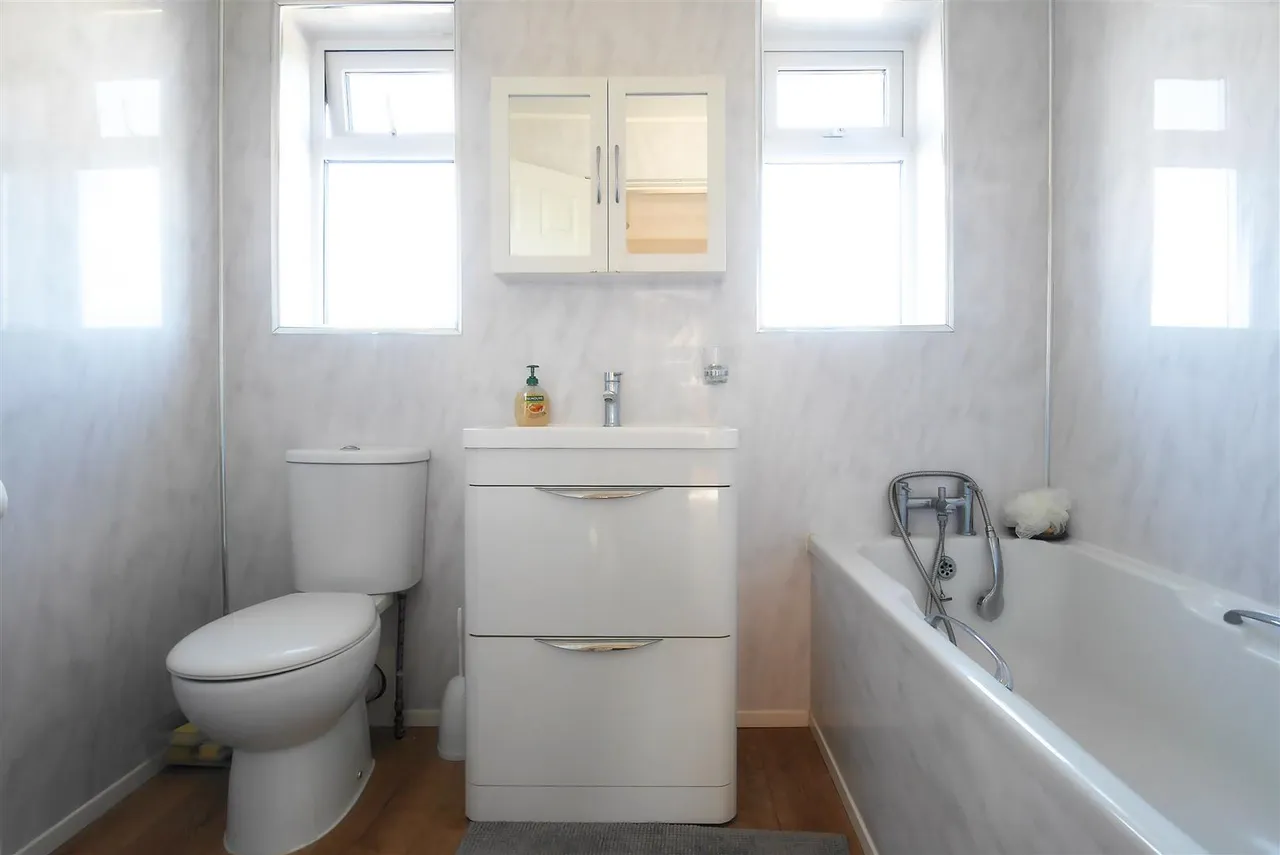 Meadow Way, Littlehampton, photo 12